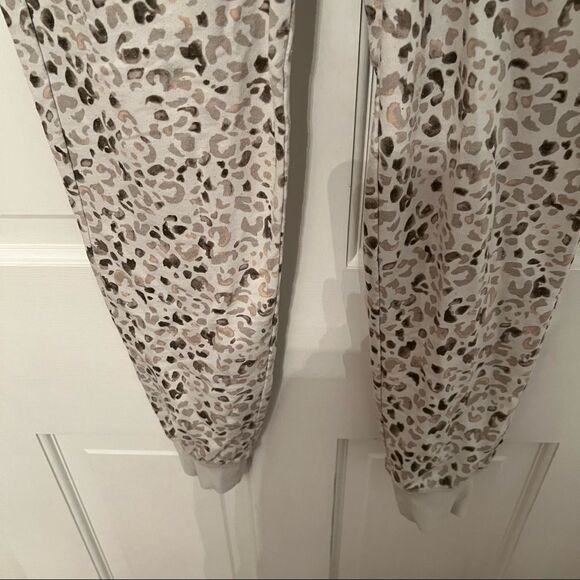 Z Supply Painted Leopard Jogger - Picture 5 of 11